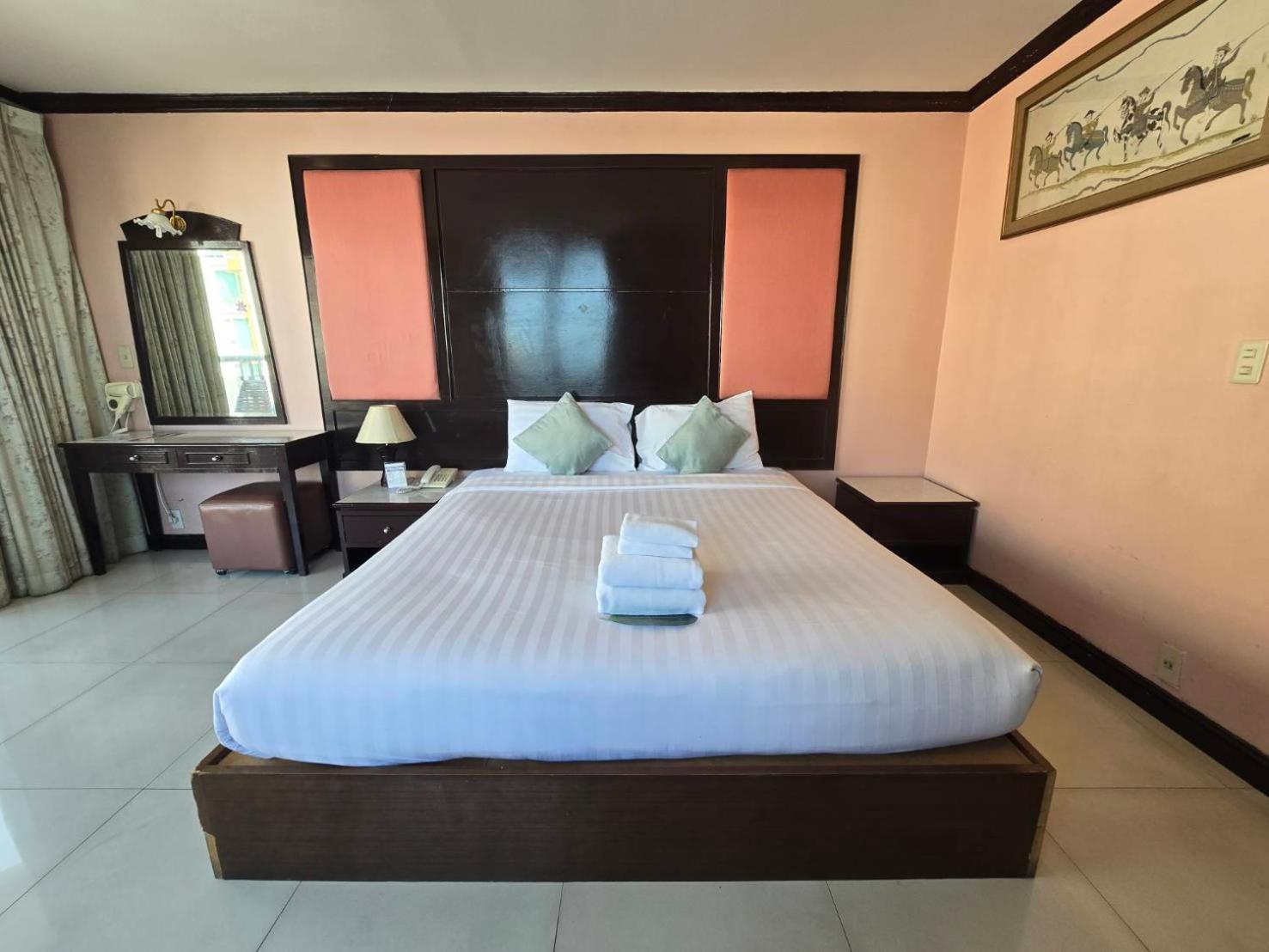 Mike Beach Resort Pattaya Exterior foto
